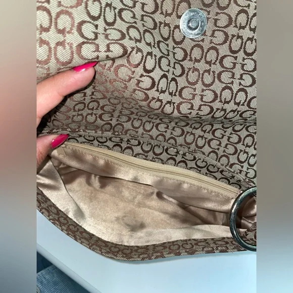 Y2K GUESS Monogram Baguette Shoulder Bag π€ - Picture 4 of 6